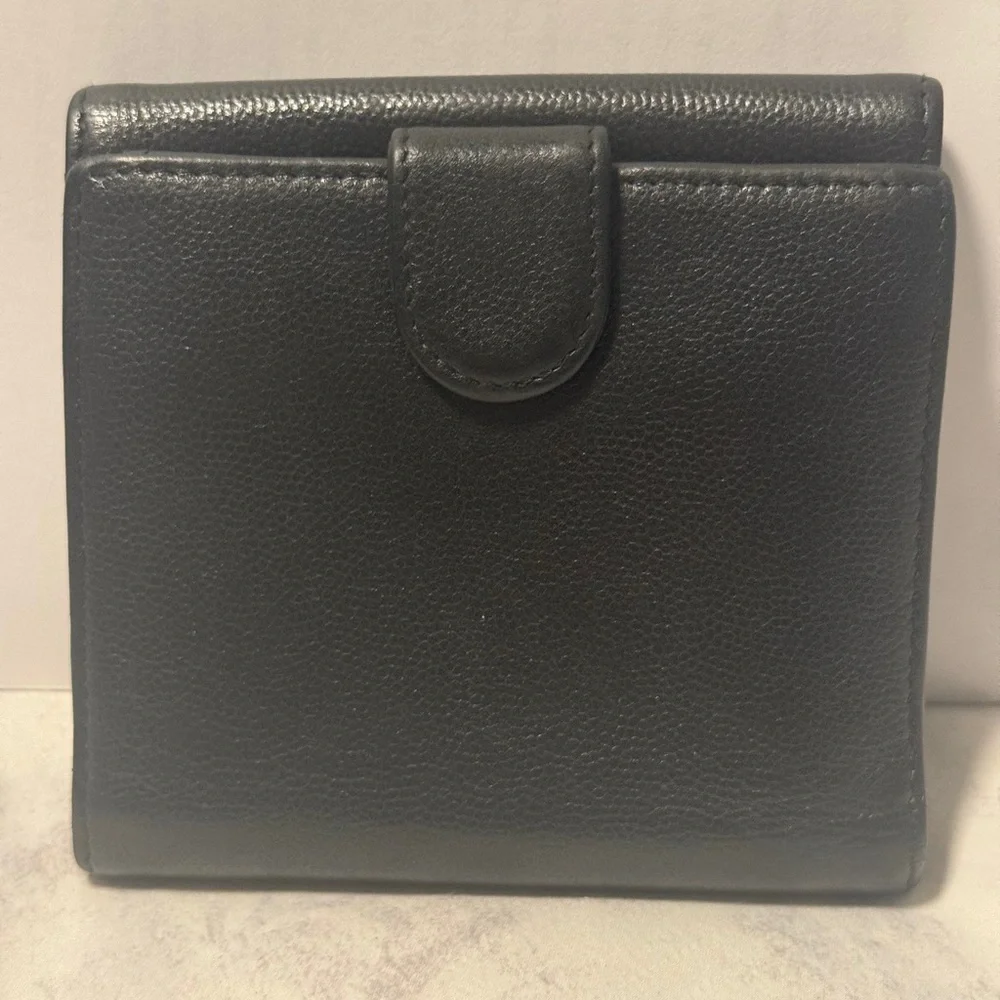 CHANEL Black Leather CC Logo Wallet with Silver Hardware - Picture 2 of 8
